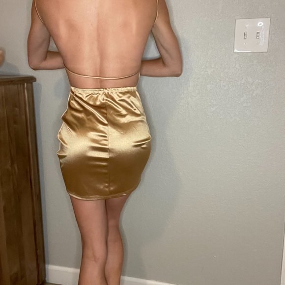 New gold club mini dress, shiny material, backless, bodycon, size S - Picture 4 of 4
